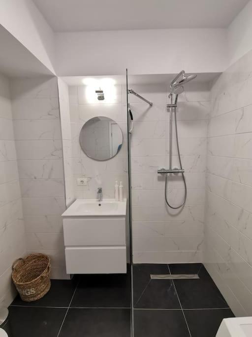 City Center Accommodation - 404 Ρέσιτσα Εξωτερικό φωτογραφία